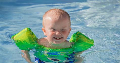 Best Swim Floaties and Swim Aids for Toddlers - Embracing Chaos with Love