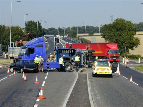 Lancing & Sompting on the Web - Lorry overturns in A27 crash