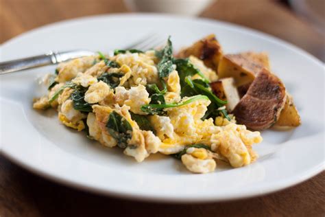 Scrambled Eggs With Spinach Recipe - Sauder's Eggs