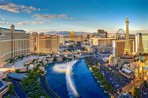 Fountains of Bellagio in Las Vegas - Explore the 200-Foot-Tall ...