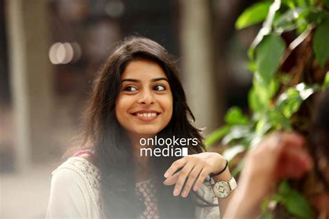 Siddhi Mahajankatti as Dia in Aanandam malayalam movie - onlookersmedia