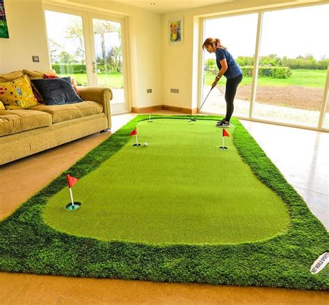 This Ultimate Home Putting Green Measures a Massive 13.1 Feet Long ...