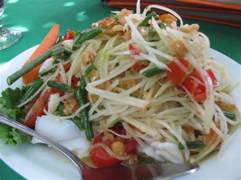 Thai Green Papaya Salad Recipe - Latitudes