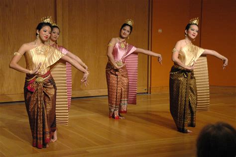 4 Cambodian Traditional Dances | History & Uniqueness