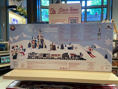 PHOTOS: 2021 Christmas Train Set Arrives at Disneyland Resort - WDW ...