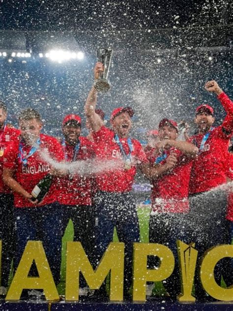 England celebrate T20 World Cup in style