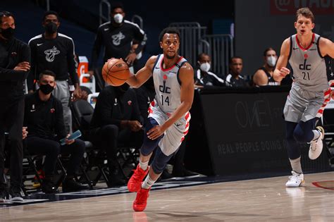 Top Photos 2020-21: Ish Smith Photo Gallery | NBA.com