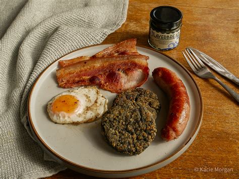 Welsh Laverbread: The Welshman's Caviar, & How To Eat It In Lavercakes ...