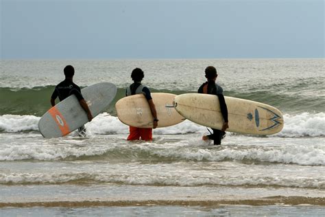 Surfing in #Medoc. 5 minutes walk from the #Beachouse #Bordeaux #surf # ...