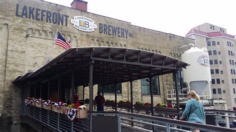 Lakefront Brewery Beer Hall, Milwaukee - Fotos, Número de Teléfono y ...