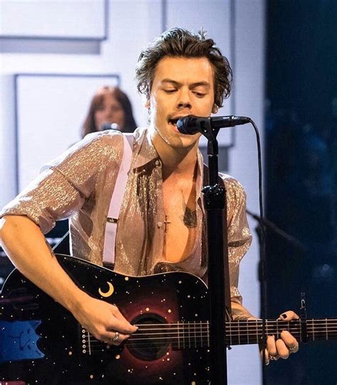 Harry Styles Guitar / Get the gear to sound like harry styles and get ...