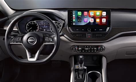 Nissan Altima Coupe 2022 Interior