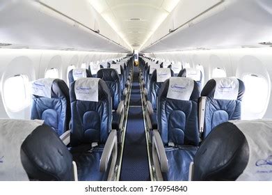 190 Bombardier q400 nextgen Images, Stock Photos & Vectors | Shutterstock