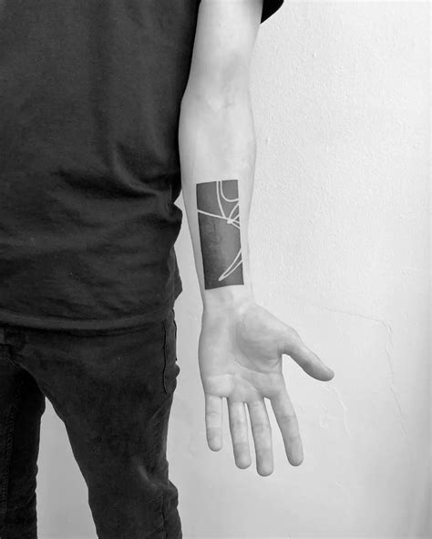 10 Minimalist Tattoo Ideas Men Will Love - Get Inked with Style ...