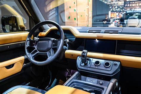 The 2020 Land Rover Defender's Unique Interior Makes It Cozier Than ...