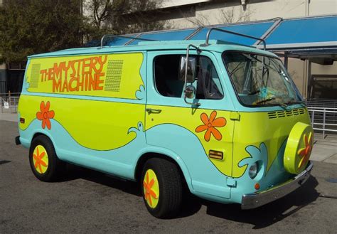 Scooby-Doo's Mystery Machine van... | Hollywood Movie Costumes