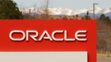 Oracle stock falls after reporting mixed Q2 results