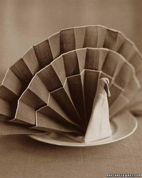 35 Beautiful Examples of Napkin Folding | Art and Design