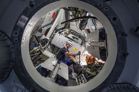 worker-inside-wind-turbine-nacelle | WindEurope