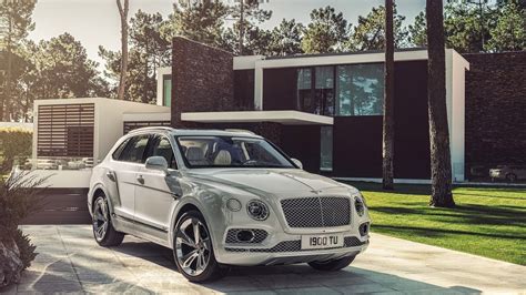 Download wallpaper: Bentley Bentayga Hybrid 2018 1920x1080