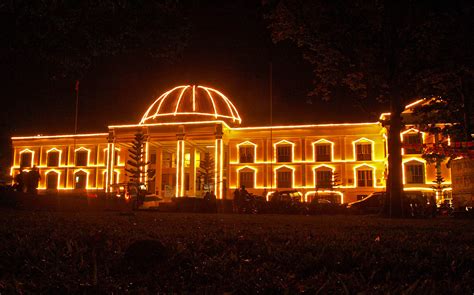 City Hall light up in Kidapawan | MindaNews