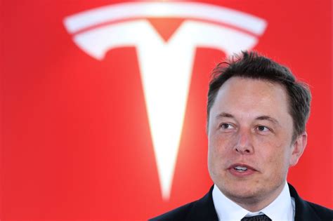 Elon Musk Tesla yönetim kurulu başkanlığını Robyn Denholm'e devrediyor