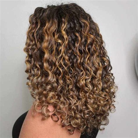 Get the Perfect Brown Caramel Balayage on Your Curly Hair: Tips and ...