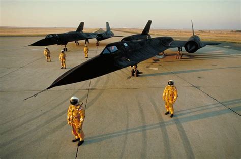 SR-71 Blackbird Pilot Tells Us What It's Like to Apply to Fly the ...