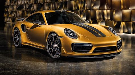 Porsche 911 GT3 RS Looks The Part With Factory Gold-Painted Wheels