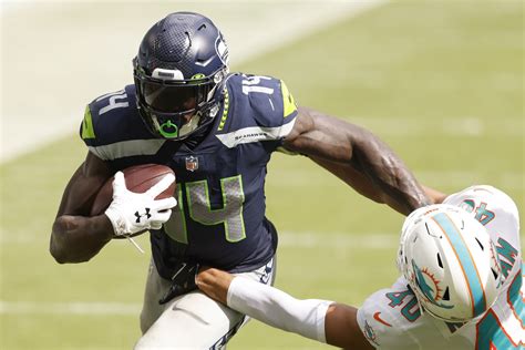 What a DK Metcalf re-signing could cost the Seahawks