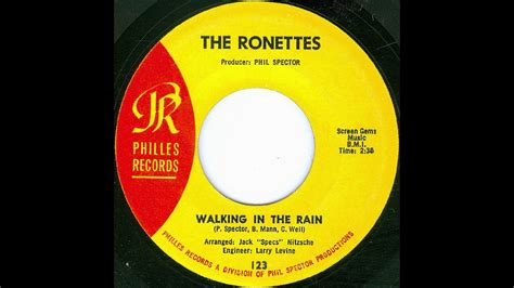 Ronettes - Walking in the rain - YouTube