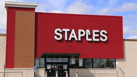 Customer Breaks Leg During Mask Dispute at New Jersey Staples | Complex