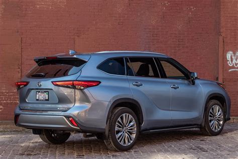 Is the 2023 Toyota Highlander Hybrid a Good SUV? 5 Pros, 3 Cons | Cars.com