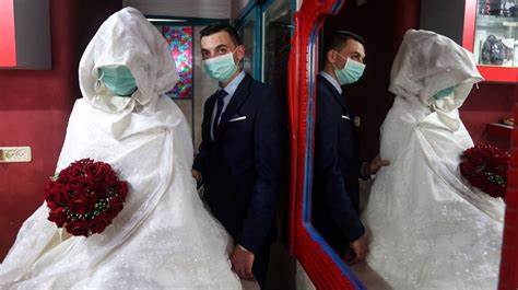 Amid coronavirus fears, Gaza couples downsize, delay weddings ...