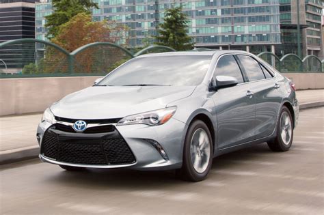 The 2017 Toyota Camry XLE Hybrid surprises with its competence and yes ...