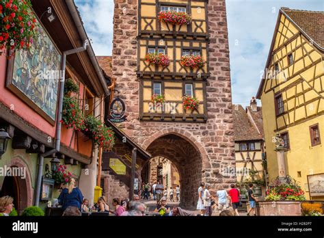 Riquewihr village route des vins, Alsace, France Photo Stock - Alamy