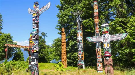 Stanley Park Totem Poles, Vancouver - Book Tickets & Tours | GetYourGu