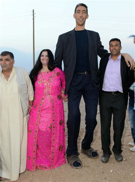 World's tallest man to marry