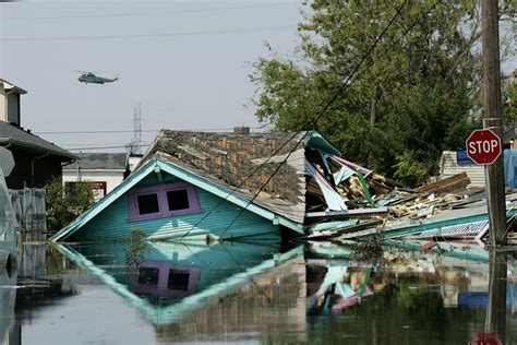 32 Harrowing Photos of the Hurricane Katrina Aftermath - Essence