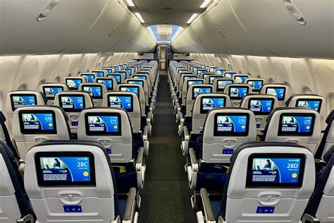 Putting United’s new interior to the test on the Boeing 737 MAX 8