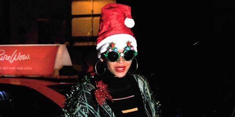 Beyoncé's Christmas Tree Costume