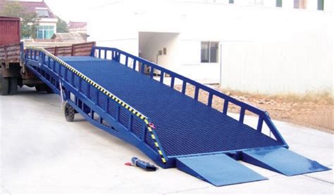 8000Kg Capacity Container Loading Portable Dock Ramp Manual Hydraulic Power