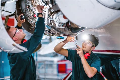 Aircraft Maintenance Technician Jobs and Career Paths | CAU