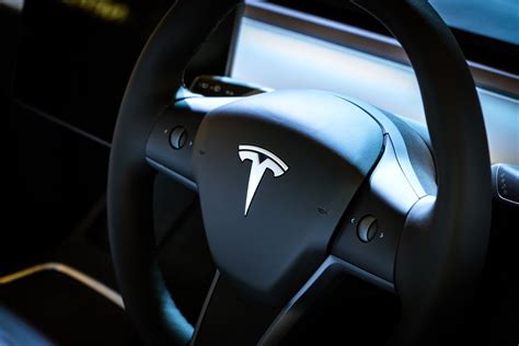 Tesla Finally Heeds Gripes To Incorporate Normal Steering Wheels In ...