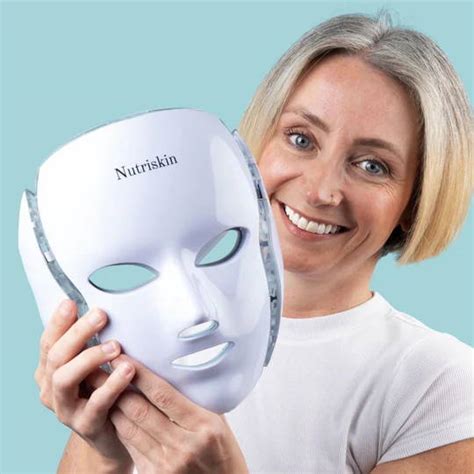 Wrinkle Clearing Light Therapy Face & Neck Mask – Nutriskin