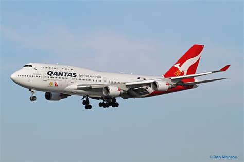 Special Livery, Qantas - "Proudly supporting the Socceroos", Boeing 747 ...