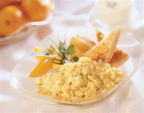 Scrambled Eggs with Fine Herbs | Eggs.ca