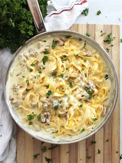 Blue Cheese Pasta Sauce (Gorgonzola and Walnut Pasta) - Slow The Cook Down