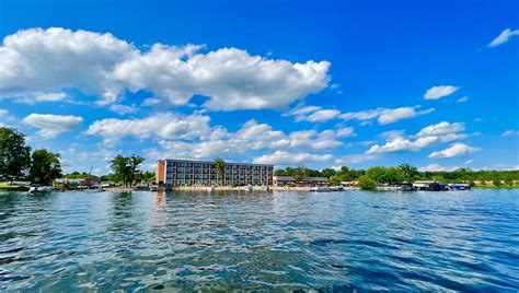 HOLIDAY INN DETROIT LAKES - LAKEFRONT $79 ($̶1̶0̶5̶) - Updated 2022 ...