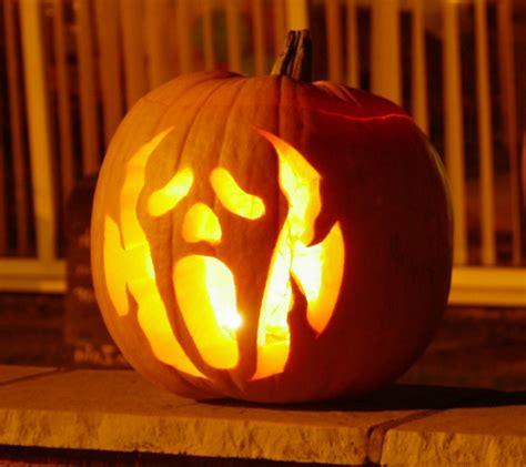 Pumpkin Carving Tips - Carve a Pumpkin Easily with these Tricks